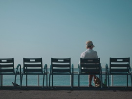 Uit het oog, uit het hart. Over eenzaamheid en geestelijke gezondheid bij ouderen. Congres ouderenpsychiatrie 28 oktober 2021. UPC KU Leuven